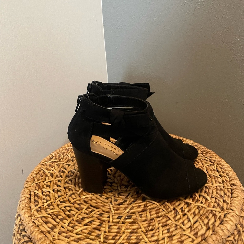 Lauren Conrad suede size 6/Never worn